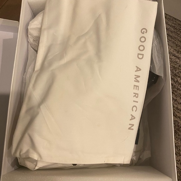 Good American wedge thong sandals brand new, worn once - Picture 8 of 10